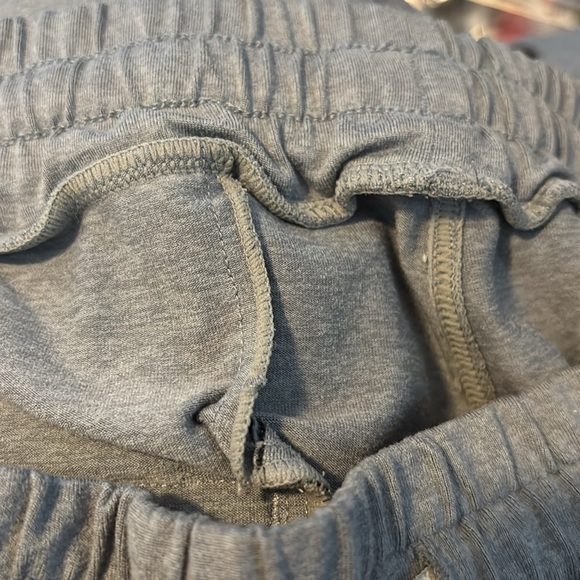 Vuori Ponto Performance men’s gray tapered leg jogger sweatpants size medium - Picture 8 of 8